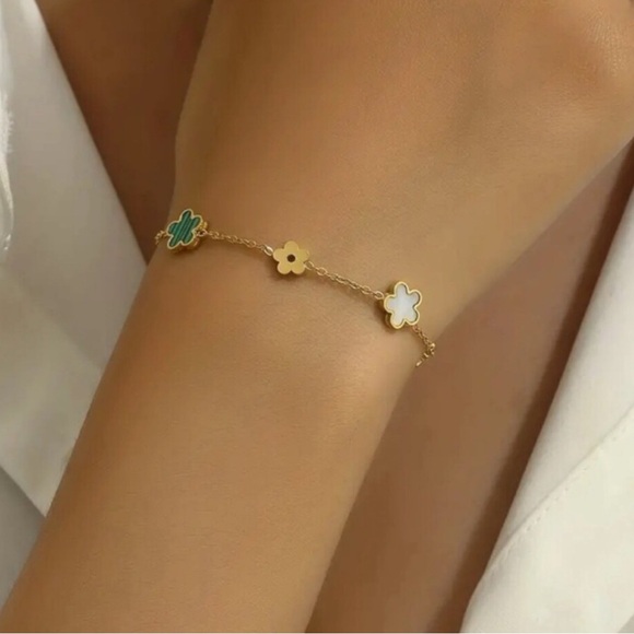 Women Gold Stainless Steel Five Leaf Flower Green Shell Bracelet Minimalist Gift - Picture 1 of 7